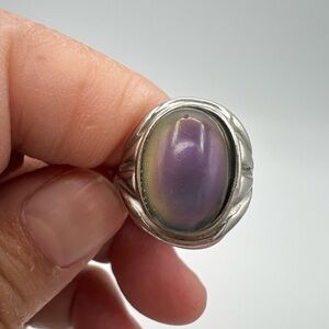 Elegant Silver Ring with Purple Stone Vintagr